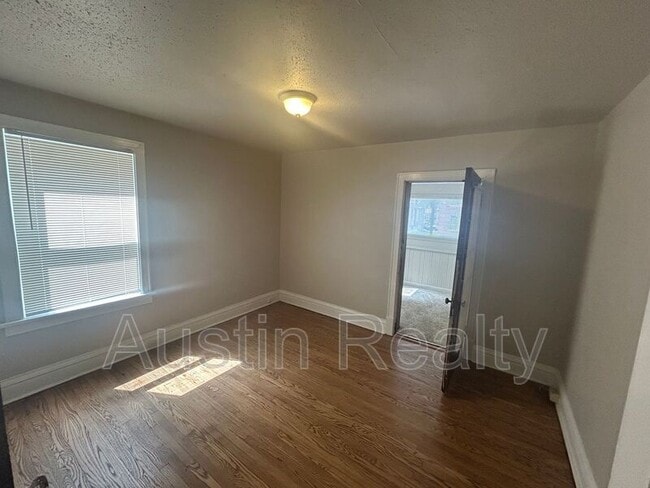 Foto del edificio - 4949 Lindenwood Ave
