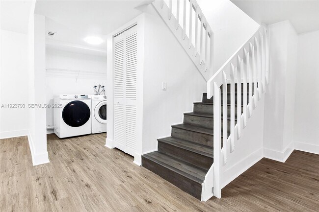 Foto del edificio - 4059 Palm Bay Cir