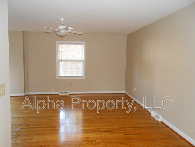Foto del edificio - 815 Edwards Rd