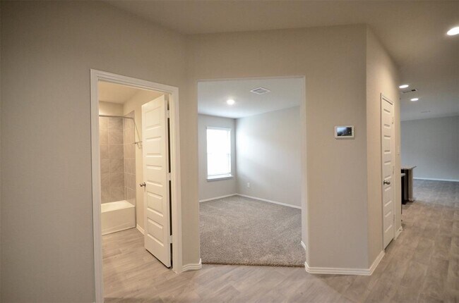 Building Photo - 1606 Bear Spring Dr