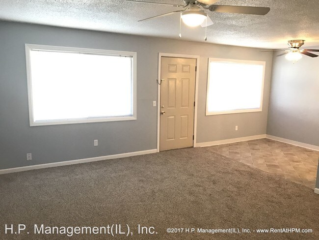 Building Photo - 1124 University Dr