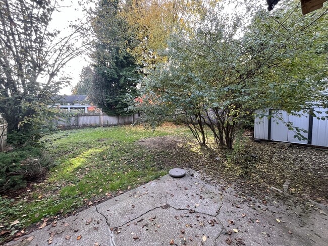 Building Photo - 21706 Dewdney Trunk Rd