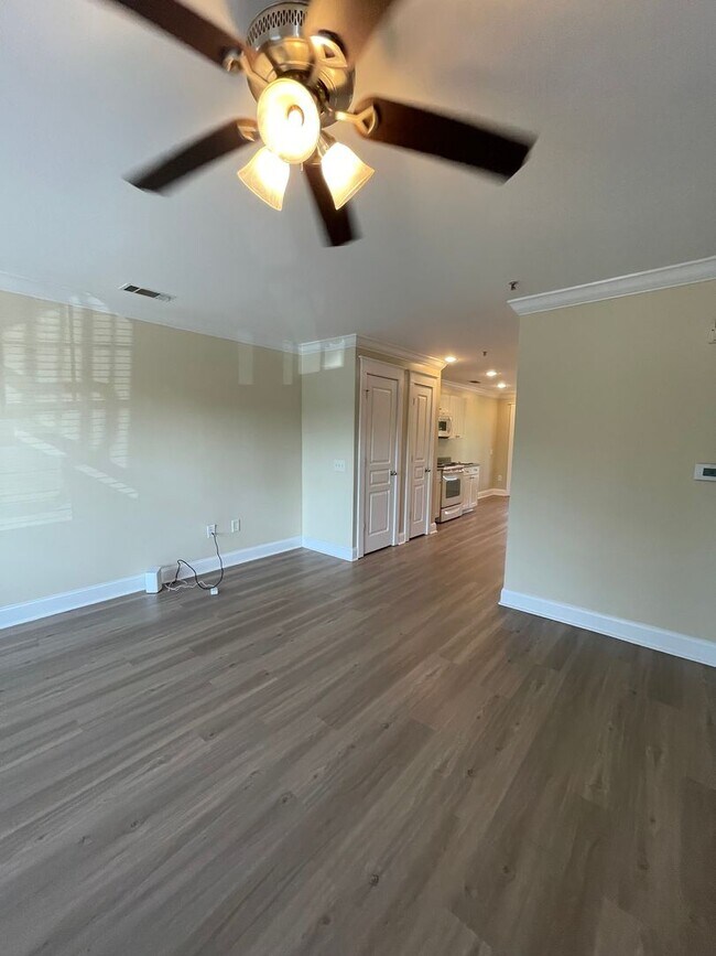 Building Photo - 15-1512 Dukes