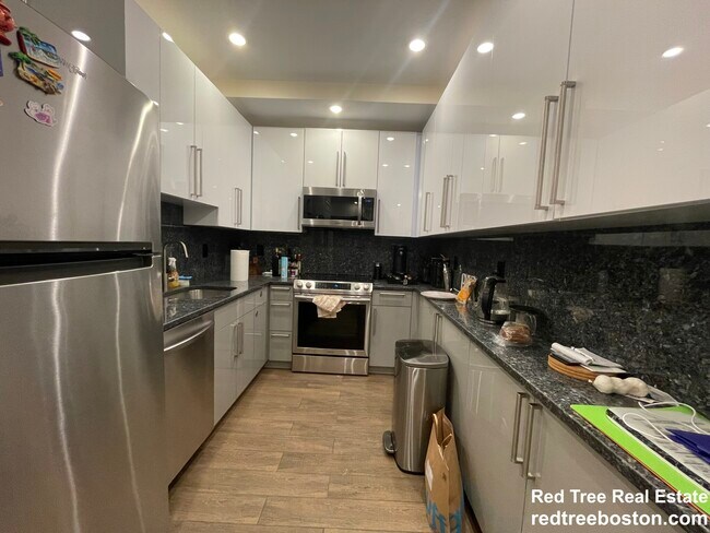 Foto del edificio - 1616 Beacon St