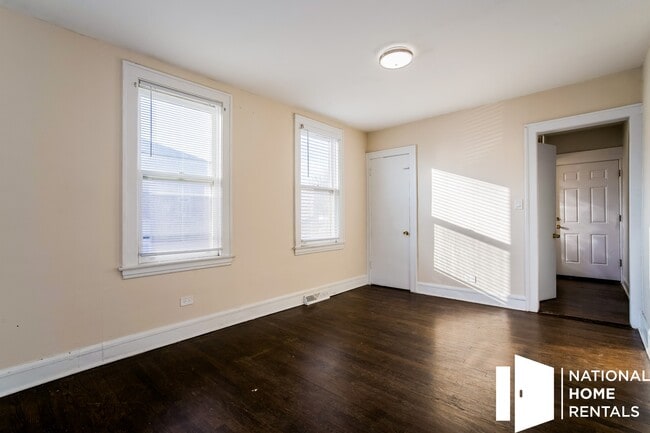 Building Photo - 3214 Cuyler Ave