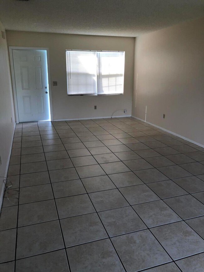 Building Photo - 1742 SE North Buttonwood Dr
