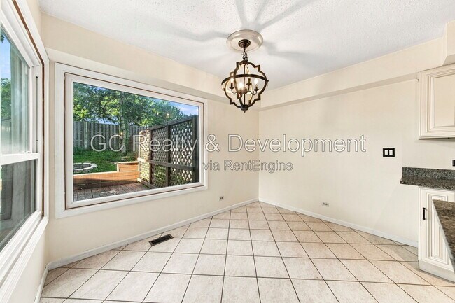 Foto del edificio - 1410 Merrimac Ln N