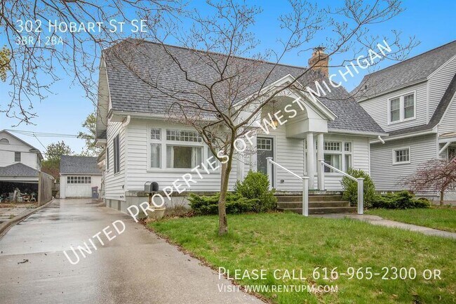 Building Photo - Available Now | Gorgeous 3 Bedroom Home Ne...