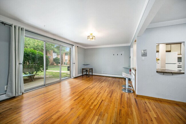 Building Photo - 1209 Island Dr
