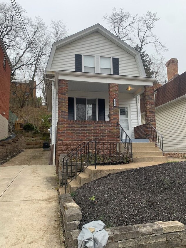 Primary Photo - Adorable 2 Bed, 1.5 Bath Home in Beechview...