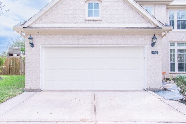 Building Photo - 3703 Windmill Links Dr