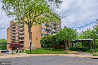 Building Photo - 2030 N Adams St