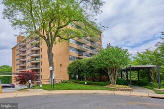 Building Photo - 2030 N Adams St