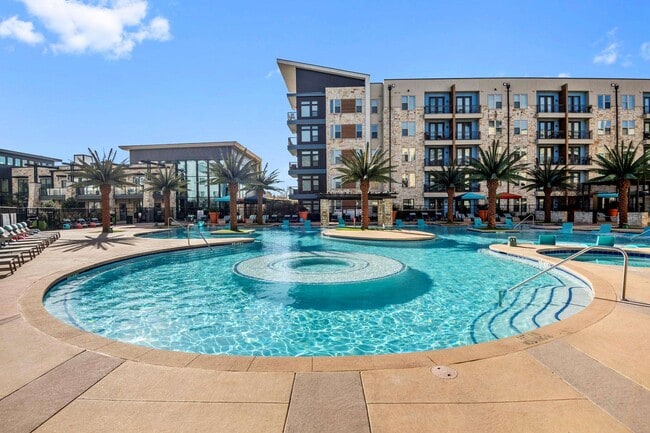 Building Photo - Vitruvian West