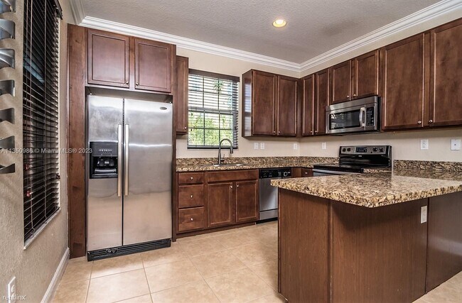 Foto del edificio - 3 br, 2.5 bath House - 1102 SW 147th Ave #...
