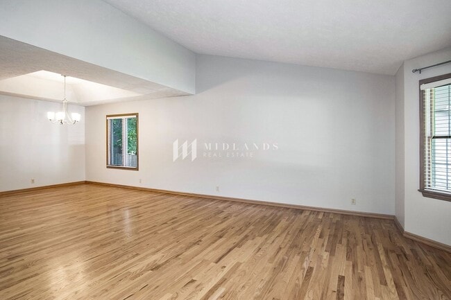 Building Photo - 4 Bedroom Papillion Home!