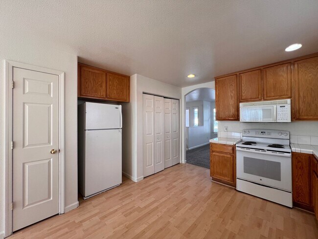 Foto del edificio - Large 4-bedroom home located in the Countr...