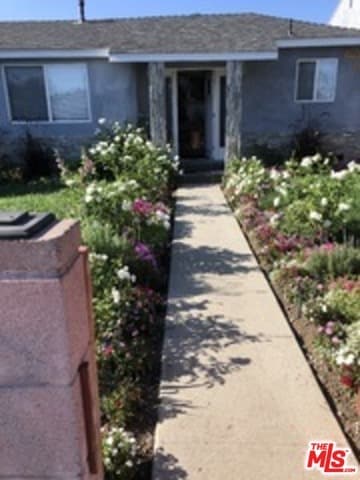 Building Photo - 17961 Vanowen St