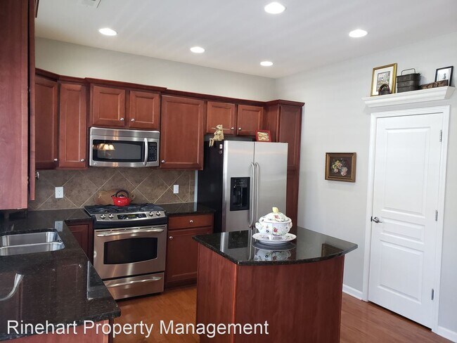 Building Photo - 3 br, 3.5 bath House - 1062 Drayton Court