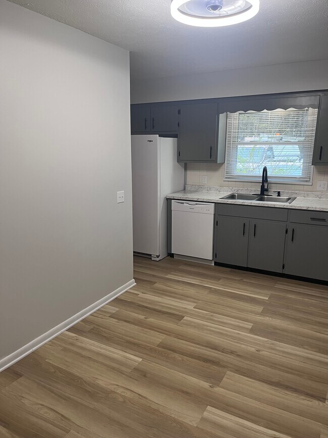 Foto del edificio - 3300 Twin Hills St NW