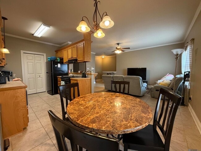 Building Photo - 828 Meadow Bend Dr