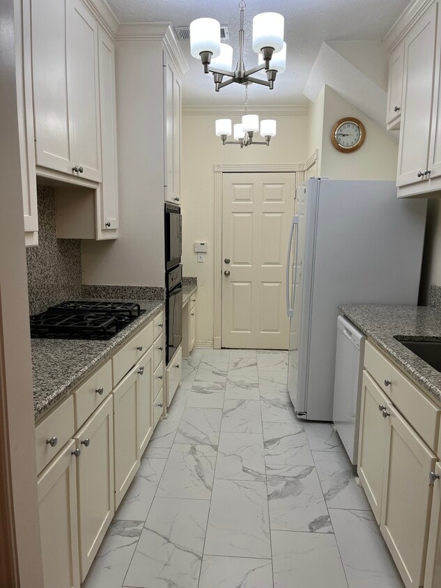 Foto principal - 6855 Bellgreen Dr