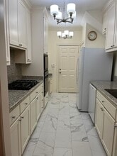 Building Photo - 6855 Bellgreen Dr