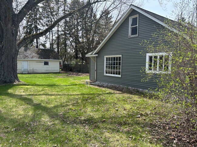 Building Photo - 1701 W Porter St