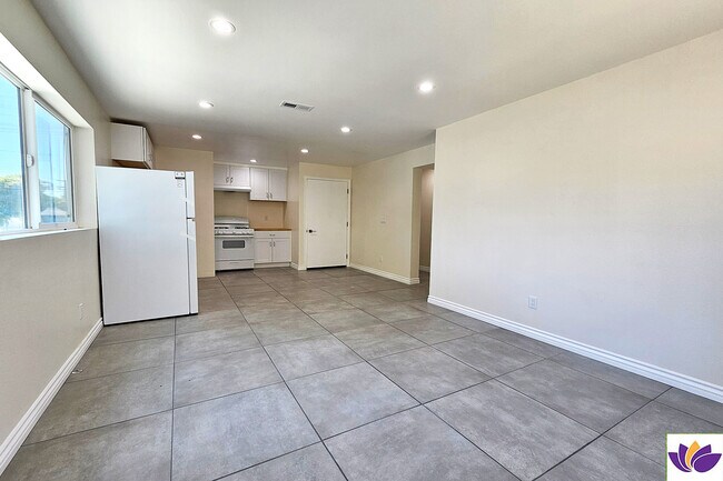 Building Photo - 3517 Denker Ave