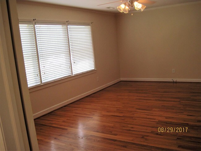 Foto del edificio - 2801 Potter Rd