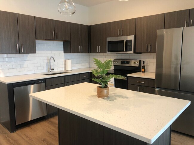 Modern kitchen - 1540 Lebanon Pike