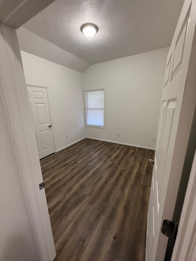 Building Photo - 3 bed 2 bath Duplex in Ozark