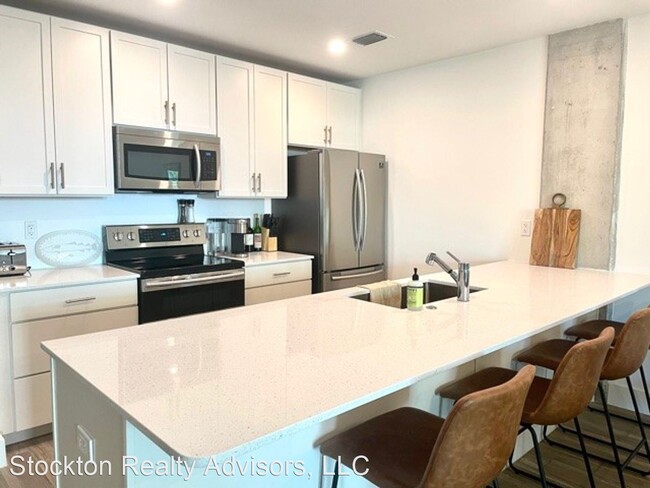 Building Photo - 2 br, 2 bath House - 332 Cocoanut St #308