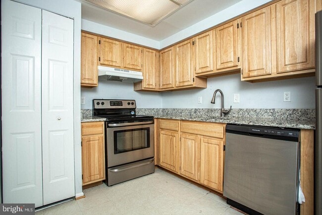 Building Photo - 7630 Provincial Dr