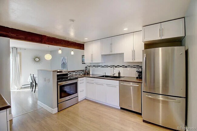 kitchen - 4482 Greenbriar Blvd