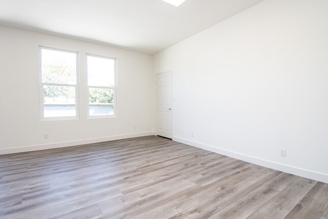 Building Photo - 10753 Blix St