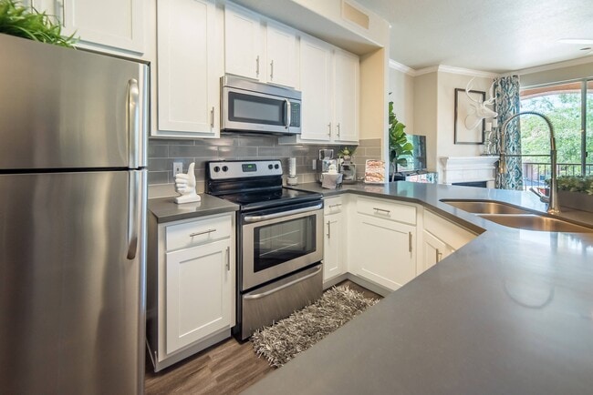 Building Photo - Catherine Townhomes