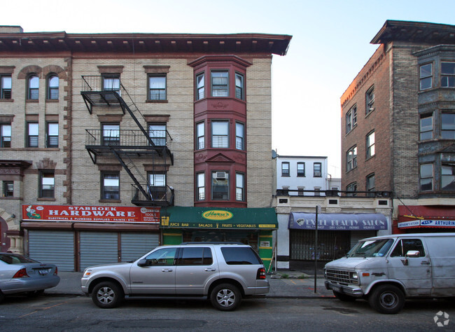 Building Photo - 103 Kingston Ave
