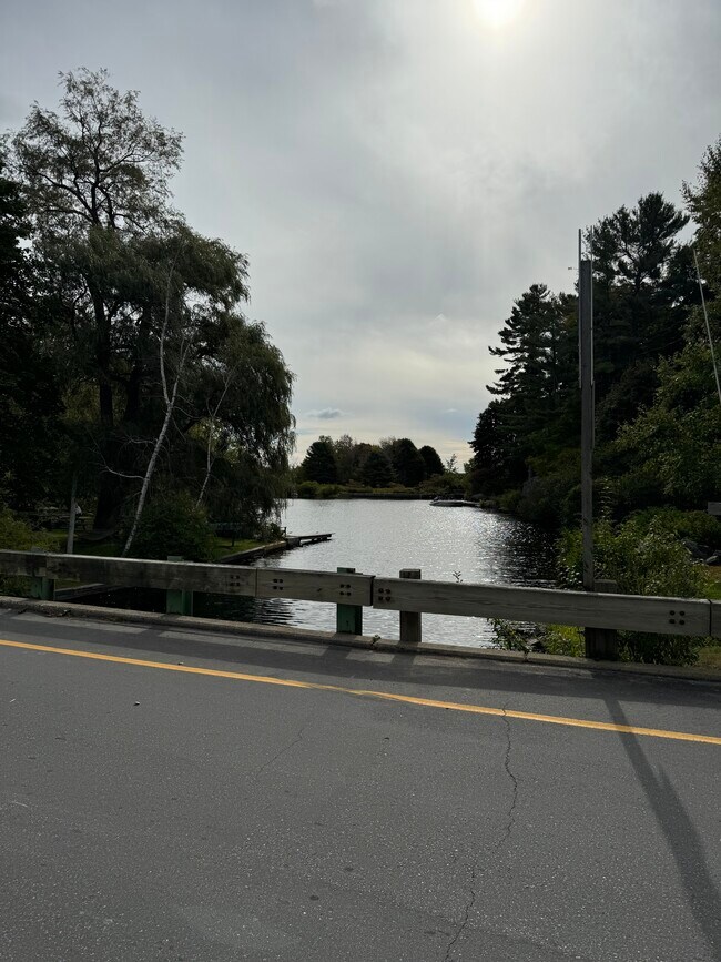 Foto del edificio - 3 Pond Rd