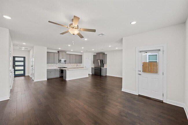 Building Photo - 2807 Mary Elizabeth Dr