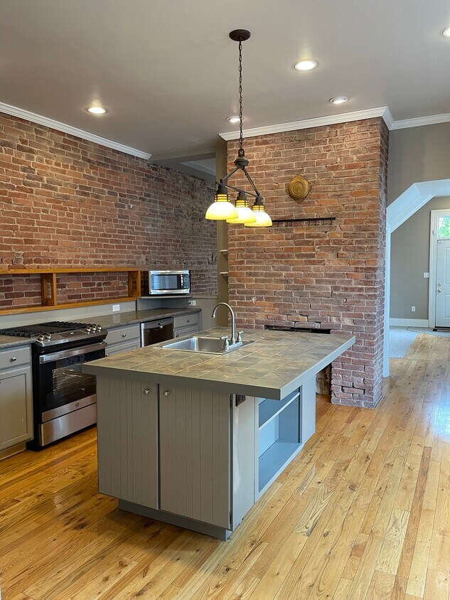 Kitchen - 1339 W North Ave