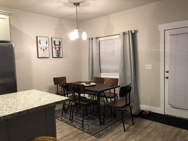 Foto del edificio - 703 S 1803 W