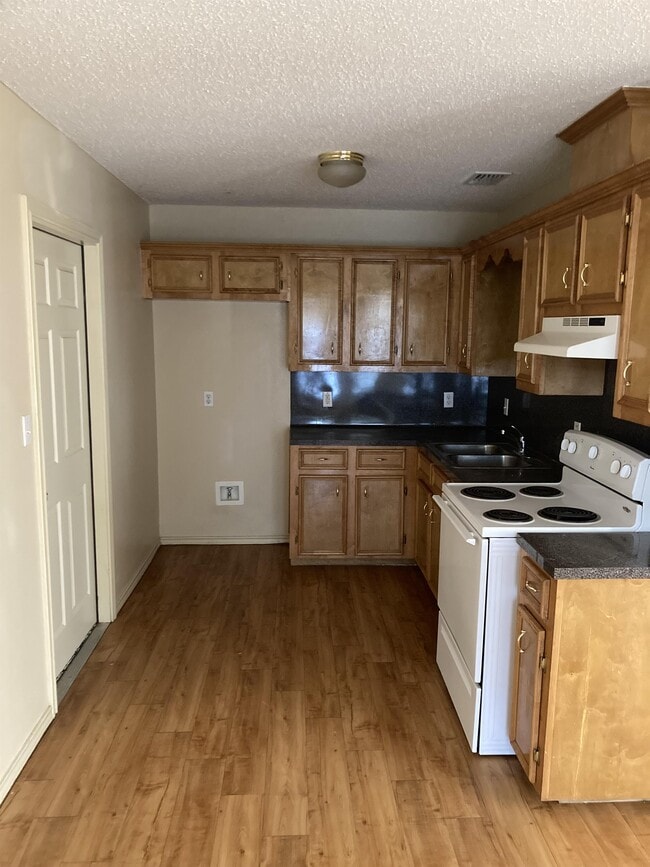 Foto del edificio - 542 Amigos Ln