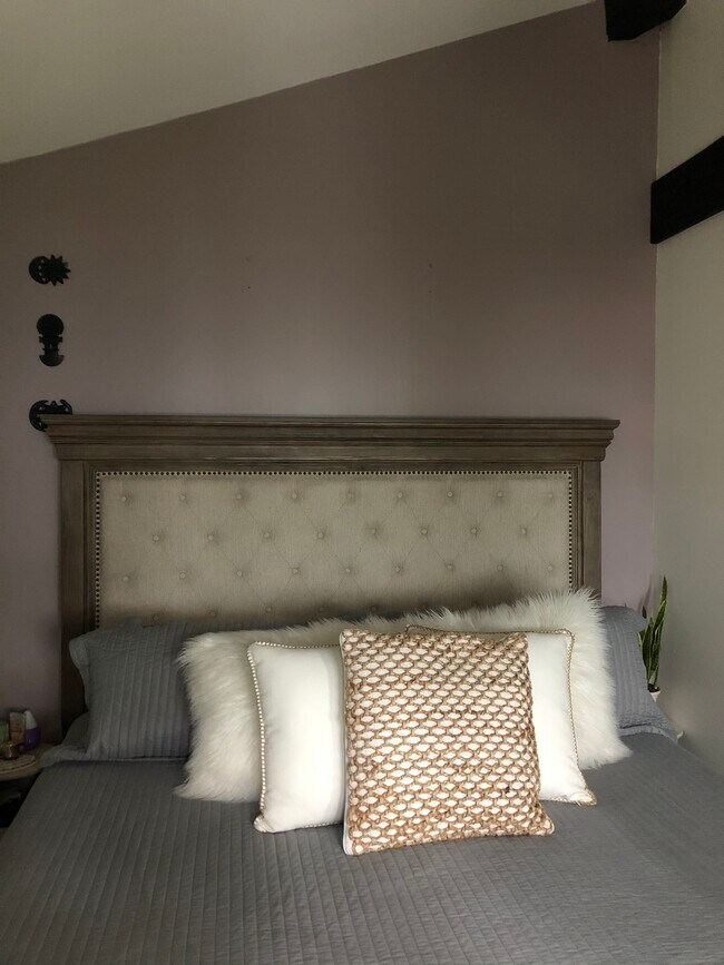 Bed - 2492 S Bundy Dr