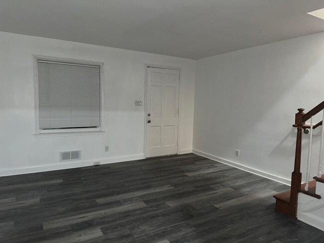 Building Photo - Spacious Home Available for Rent! Newly Re...