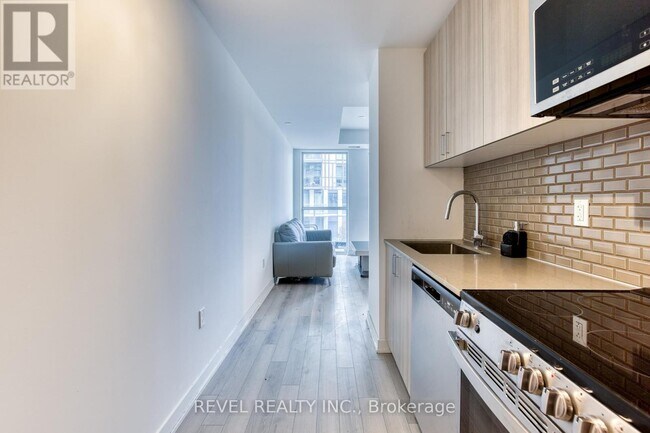 Building Photo - 1005 Dundas St E