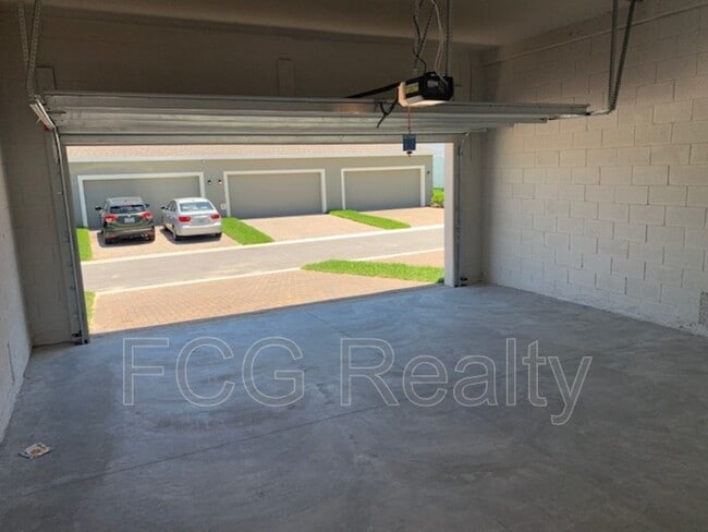 Building Photo - 6013 Blue Lily Wy