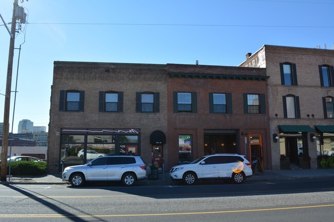 Building Photo - Broadway Plaza