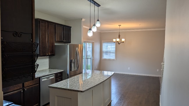 Building Photo - 2568 Vierling Dr E