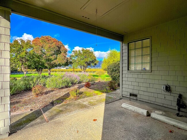 Foto del edificio - Charming 3-Bedroom Yountville Townhome with Vineyard Views